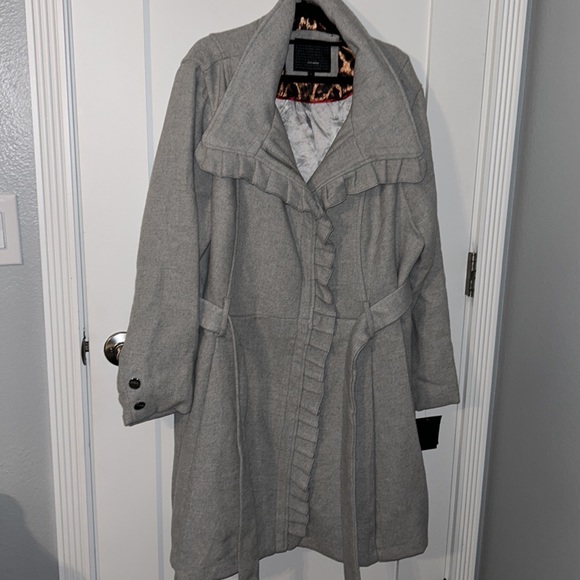 Steve Madden Light Gray Ruffle Trench Coat, Size 1X - Picture 7 of 14